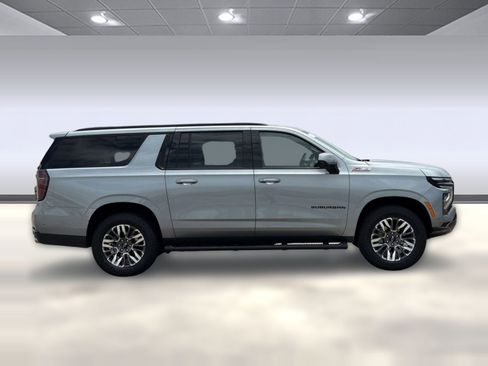 Used 2025 Chevrolet Suburban Z71 AWD/4WD image 8