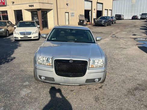 Used 2006 Chrysler 300 Touring w/ Sound Group RWD image 2