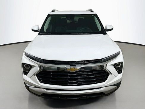 Used 2024 Chevrolet TrailBlazer LT FWD image 2