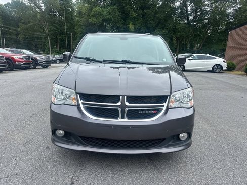 Used 2019 Dodge Grand Caravan SXT image 3