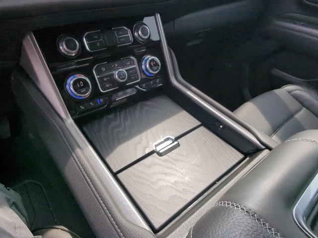 Used 2024 GMC Yukon Denali AWD/4WD image 17