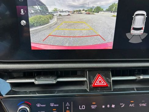 Used 2023 Kia Niro EX FWD image 10
