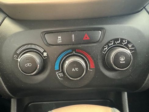 Used 2018 Jeep Cherokee Latitude image 15