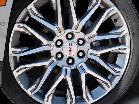 New 2026 GMC Yukon Denali w/ Denali Reserve Package image 2