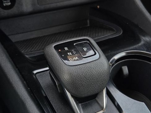 Used 2025 Nissan Rogue SV FWD image 18