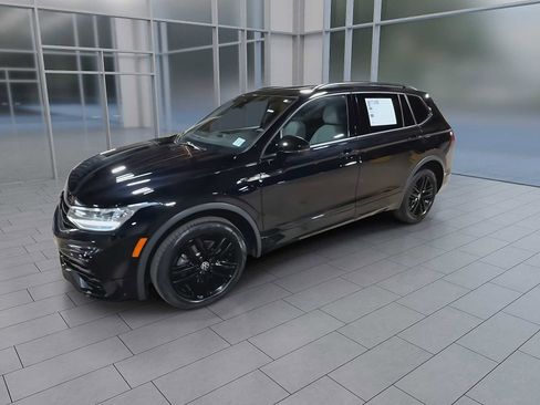 Used 2022 Volkswagen Tiguan SE R-Line AWD/4WD image 4