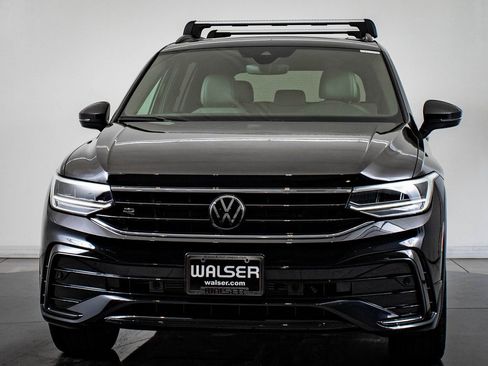 Used 2024 Volkswagen Tiguan SE R-Line image 2