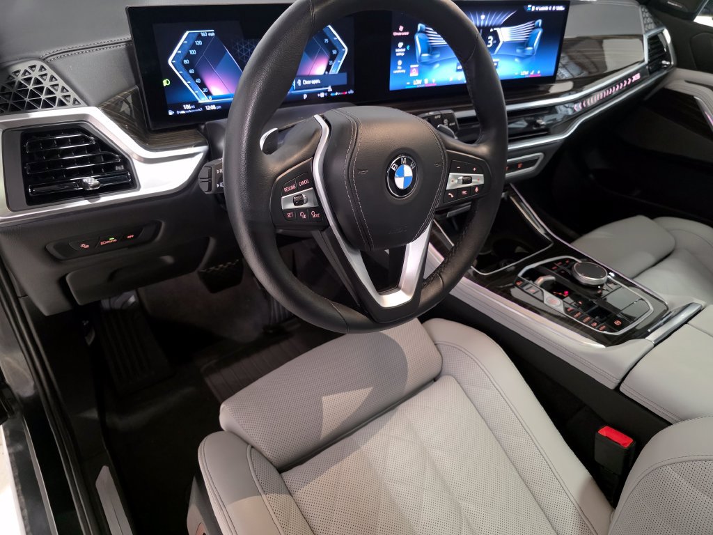 Used 2024 BMW X5 xDrive40i w/ Premium Package AWD/4WD image 6