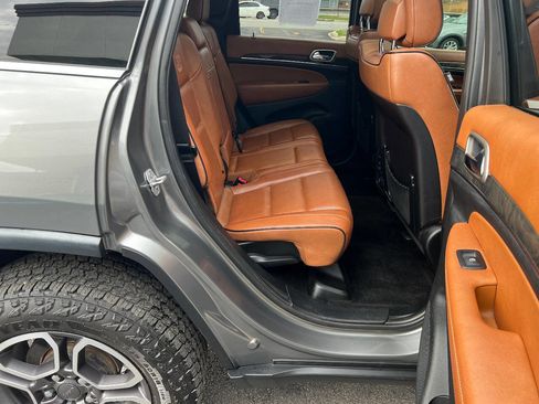 Used 2011 Jeep Grand Cherokee Overland Summit image 24