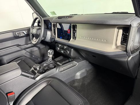Used 2025 Ford Bronco Outer Banks AWD/4WD image 15