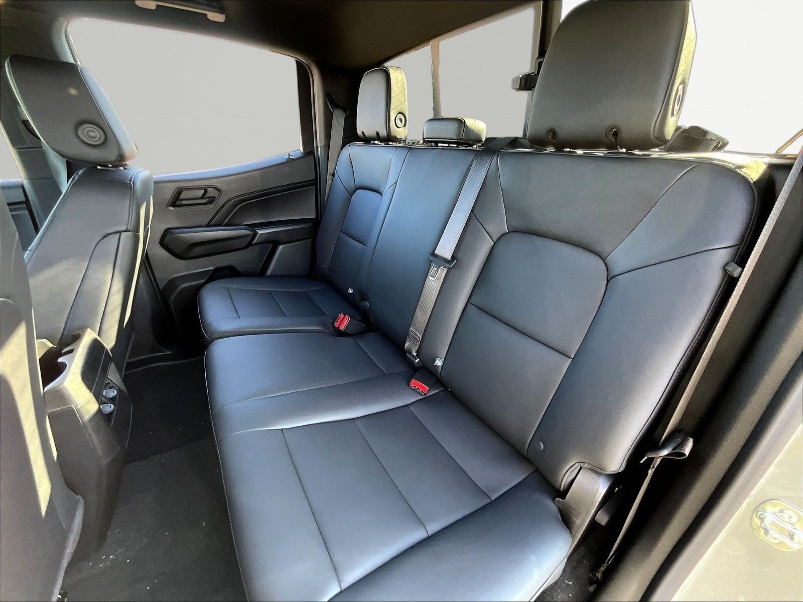 New 2026 Chevrolet Colorado Trail Boss w/ Midnight Edition AWD/4WD image 17