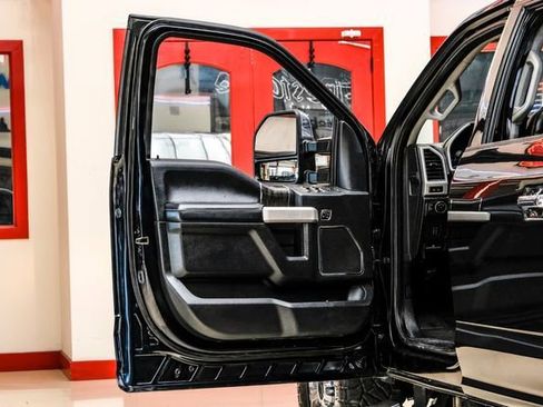 Used 2021 Ford F250 Lariat w/ Chrome Package image 33