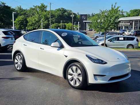 Used 2021 Tesla Model Y Long Range AWD/4WD image 1