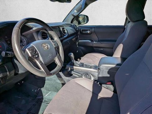 Used 2018 Toyota Tacoma TRD Sport image 16