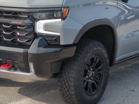 Used 2024 Chevrolet Silverado 1500 ZR2 w/ Technology Package AWD/4WD image 10