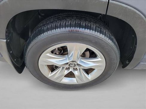 Used 2018 Toyota Highlander Limited image 11
