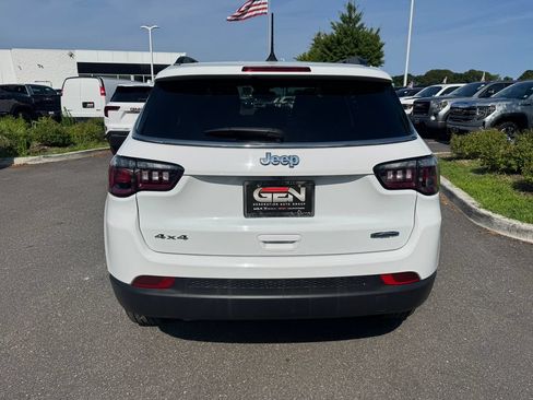 Used 2025 Jeep Compass Latitude AWD/4WD image 5