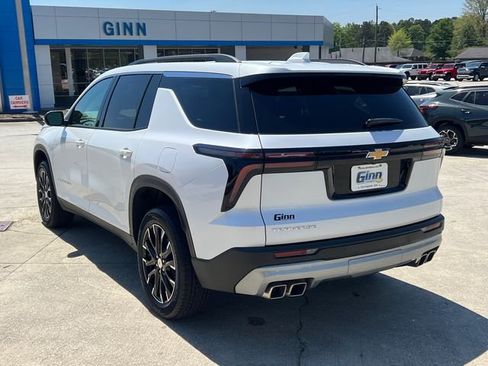 Used 2025 Chevrolet Traverse LT w/ Sun and Wheel Package FWD image 5
