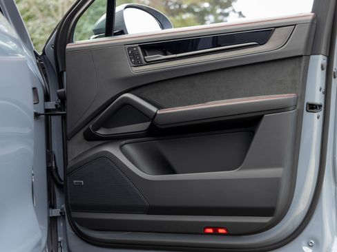 New 2026 Porsche Cayenne GTS image 49
