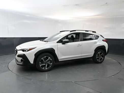 Used 2024 Subaru Crosstrek 2.0i Premium AWD/4WD image 2