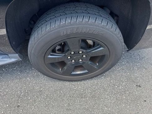 Used 2020 Chevrolet Suburban LT RWD image 6
