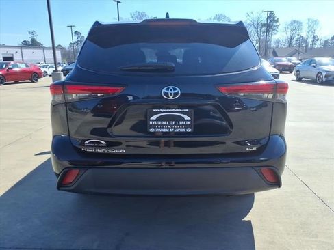 Used 2022 Toyota Highlander XLE image 3