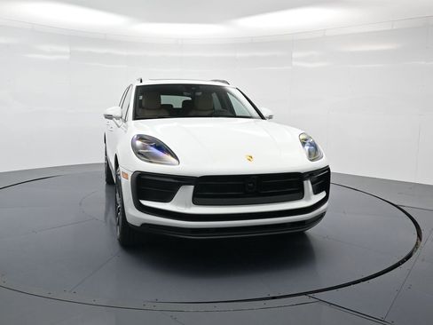 Used 2025 Porsche Macan image 30