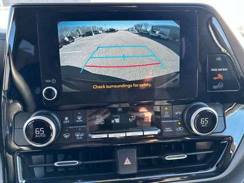 Used 2023 Toyota Highlander LE image 26