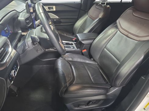Used 2023 Ford Explorer Platinum w/ Technology Package AWD/4WD image 15