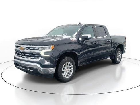 Used 2022 Chevrolet Silverado 1500 LT w/ Z71 Off-Road Package image 2