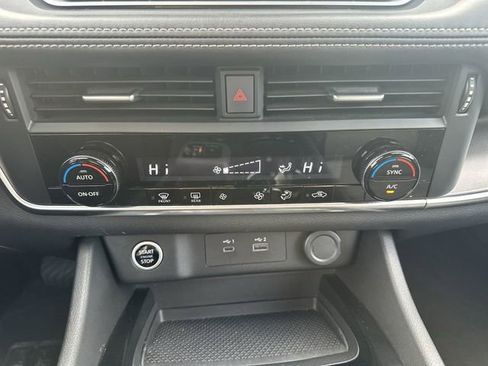 Certified 2023 Nissan Rogue SV image 17