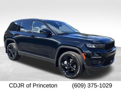 New 2025 Jeep Grand Cherokee Limited w/ Black Appearance Package