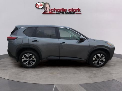 Used 2023 Nissan Rogue SV image 8
