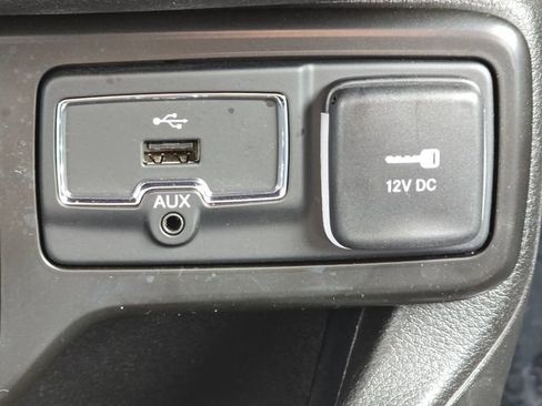 Used 2023 Jeep Renegade Latitude w/ Premium Group image 12