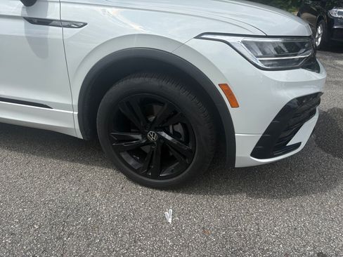Certified 2024 Volkswagen Tiguan SE R-Line FWD image 25