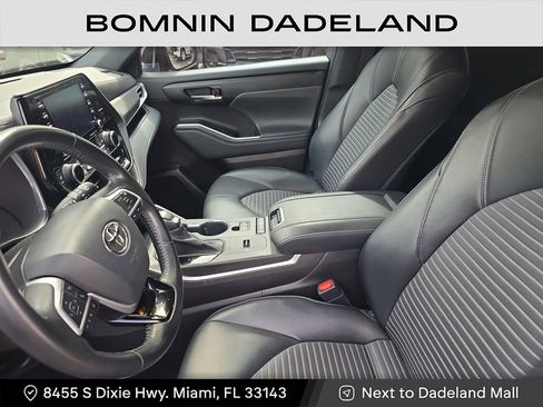 Used 2022 Toyota Highlander XSE image 12
