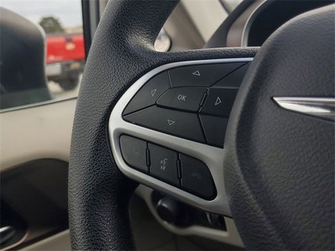 Used 2019 Chrysler Pacifica L image 22