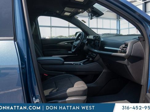 Used 2025 Chevrolet Traverse LT FWD image 24