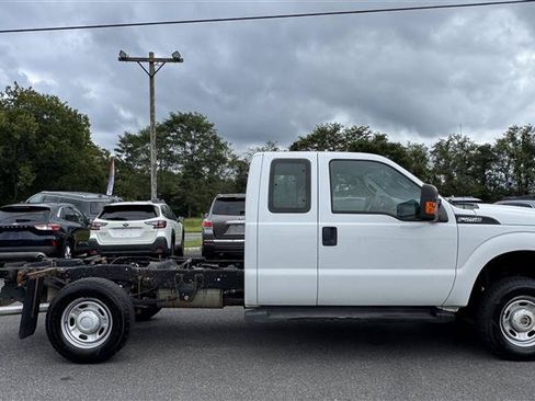Used 2016 Ford F250 XL w/ Power Equipment Group AWD/4WD image 3