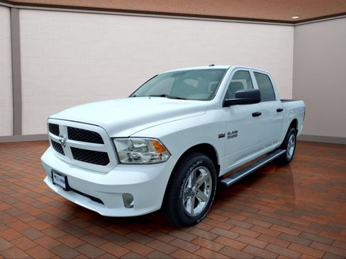 Used 2017 RAM 1500 Express AWD/4WD image 4