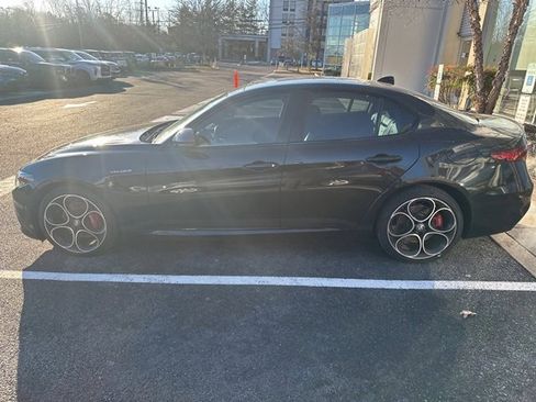Used 2022 Alfa Romeo Giulia Veloce image 3