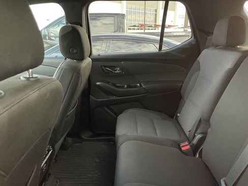 Used 2023 Chevrolet Traverse LT FWD image 9
