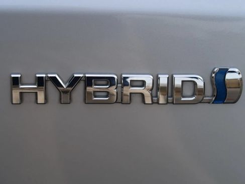 Used 2012 Toyota Prius V Five FWD image 7
