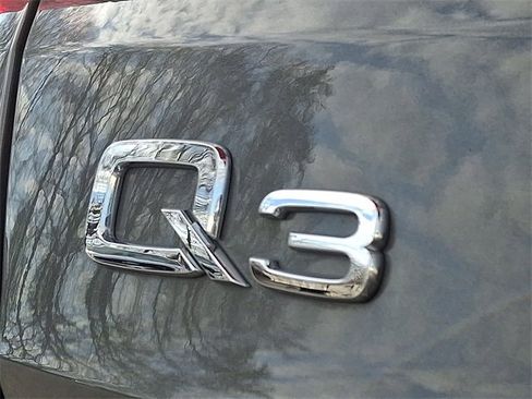 Used 2024 Audi Q3 2.0T Premium image 32