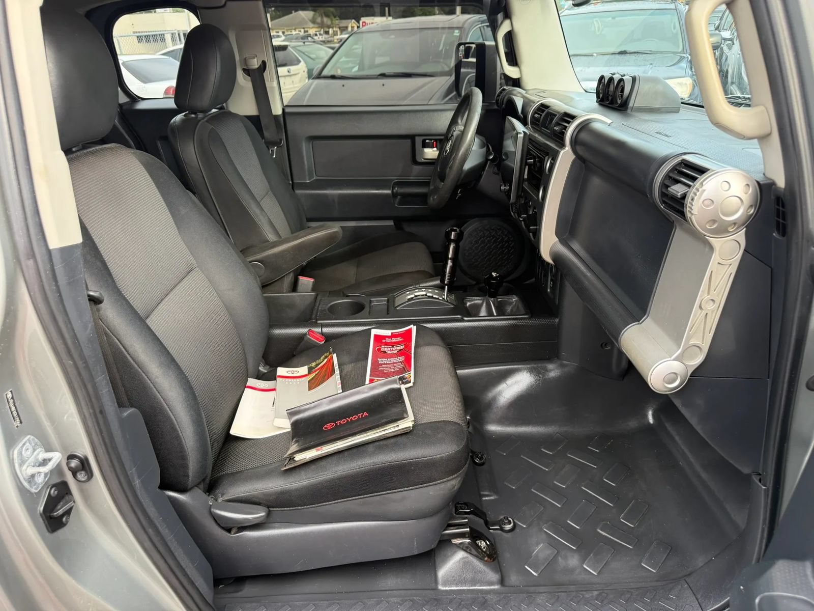 Used 2012 Toyota FJ Cruiser 4WD w/ Convenience Pkg image 12