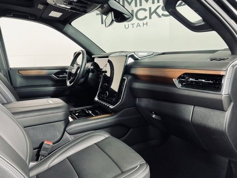Used 2025 GMC Yukon Denali image 23
