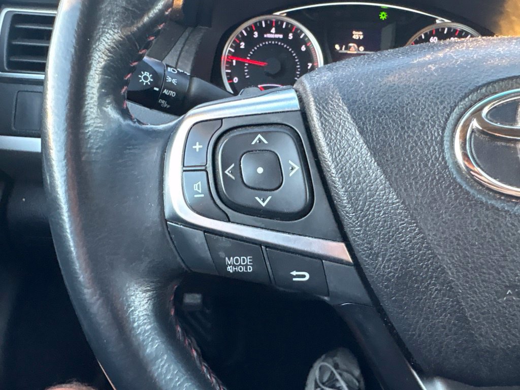 Used 2015 Toyota Camry SE w/ Moonroof Package FWD image 20