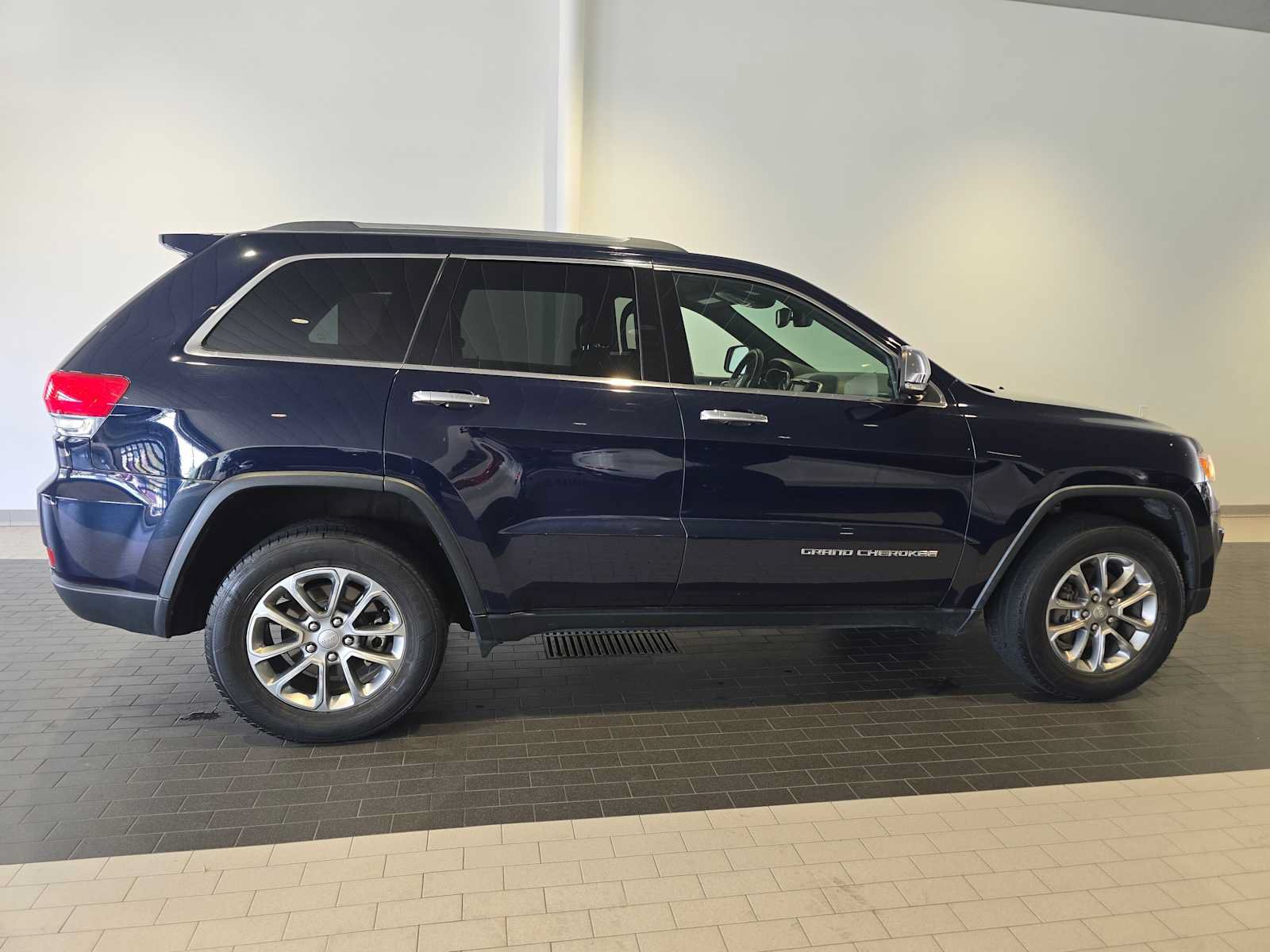 Used 2016 Jeep Grand Cherokee Limited w/ Trailer Tow Group IV AWD/4WD image 8