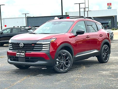 New 2026 Nissan Kicks SR AWD/4WD image 2