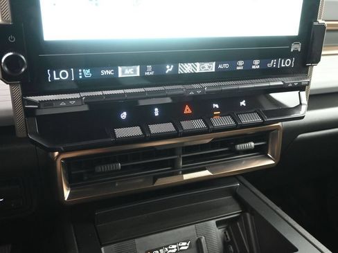 Used 2025 GMC Hummer EV 3X AWD/4WD image 18